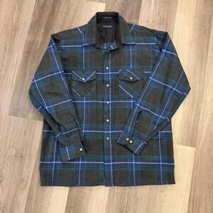 Van Heusen blue and black plaid flannel shirt Size L #flannel #winterwear